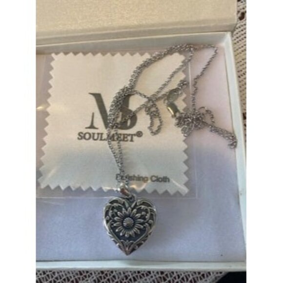 Accessories - New Personalized Silver Locket Necklace That Holds Pictures Photo Keep Some